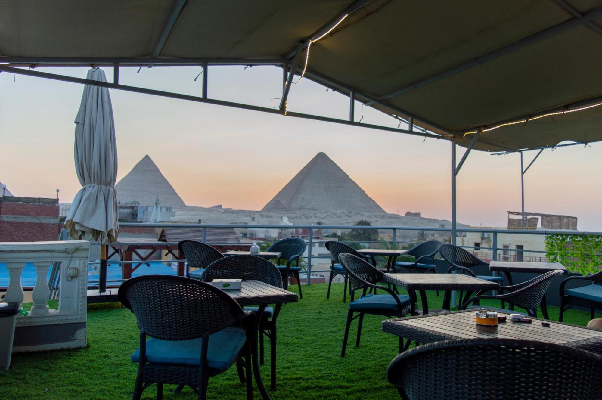 The Pyramids Gate Inn Kafret el-Gabal Exterior foto