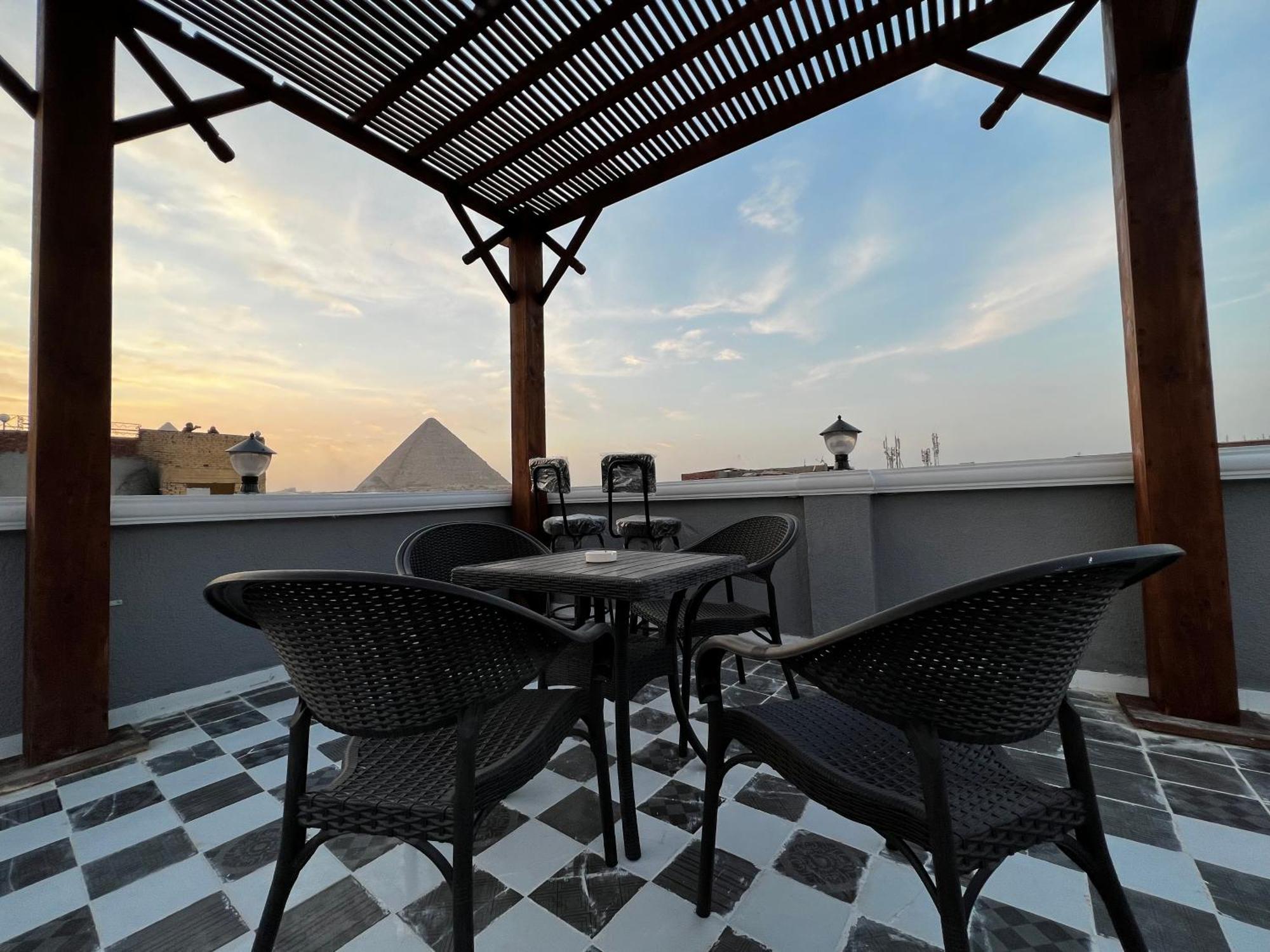 The Pyramids Gate Inn Kafret el-Gabal Exterior foto