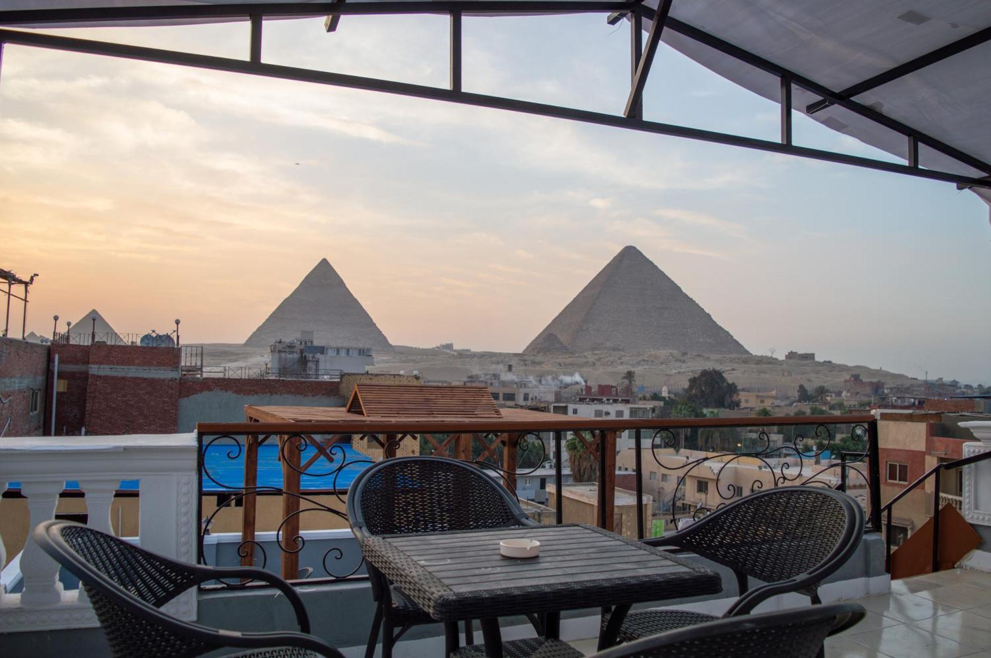 The Pyramids Gate Inn Kafret el-Gabal Exterior foto